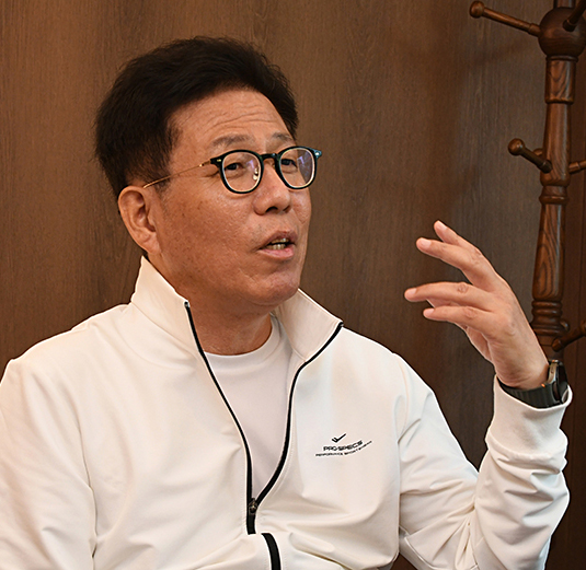 에디터 사진